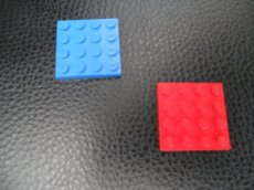 "3031" Lego 2 rode plaatjes 4x4