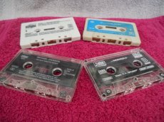 - 4 Cassettes -