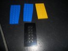 Lego 2 blauwe vlakke plaatjes met noppen
