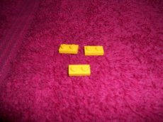 "3623" - Lego - 72 Gele plaatjes 2x1 -