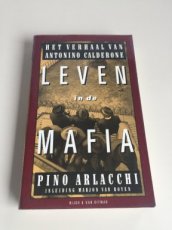 Boek - Pino Arlacchi - leven in de mafia