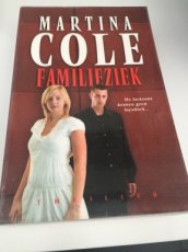 Boek / Martina Cole - Familieziek