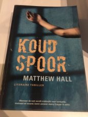 Boek / Matthew Hall - Koud spoor
